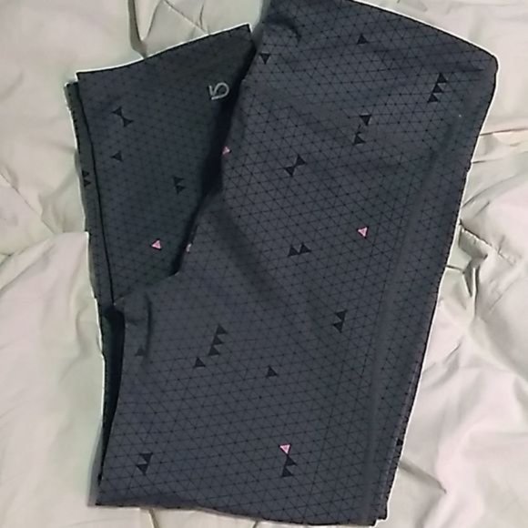 Pants - GAP Fit Gray Yoga Capris, S